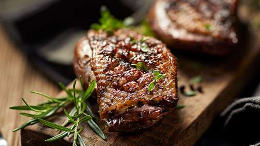 Χοιρινό Κρασάτο με Δεντρολίβανο