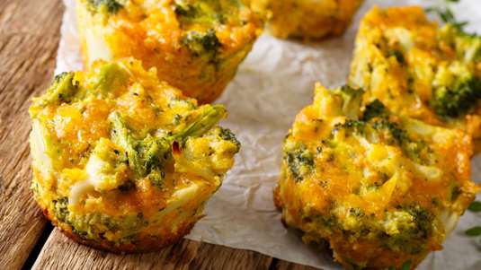 Εύκολα Muffin με Μπρόκολο και Καρότο