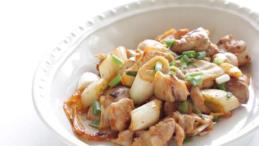 Κοτόπουλο με Σάλτσα Πράσου και Καρότου