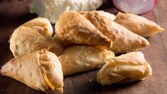 Μυκονιάτικα Κρεμμυδοπιτάκια