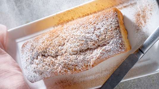 Κέικ με Άρωμα Λεμόνι, Καφέ, Μήλο και Πικραμύγδαλο