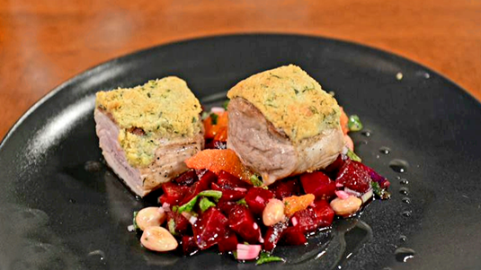Φιλέτο Χοιρινό με Κρούστα Αμυγδάλου και Αρωματικά Βότανα του Άγγελου Μπακόπουλου