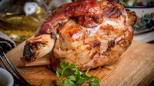 Χοιρινό Κότσι με Μέλι στη Γάστρα