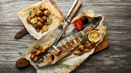 Ζουμερό Ψάρι στη Λαδόκολλα