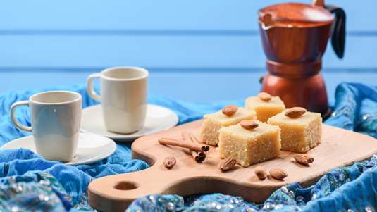 Αλευρο-χαλβάς με Πετιμέζι