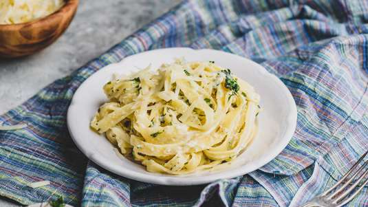 Χυλοπίτες με Σάλτσα Μυζήθρας