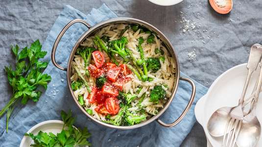 Κριθαράκι με Μπρόκολο και Λουκάνικο