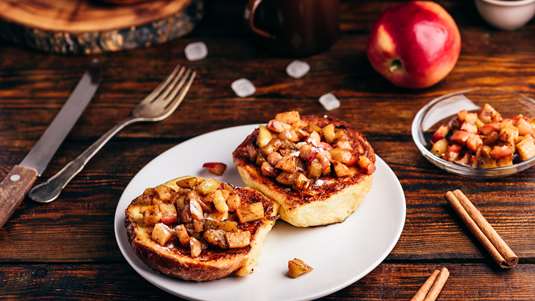 Ρολάκια Κανέλας με Γέμιση Μήλου