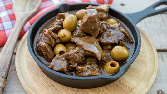 Χοιρινό με Ελιές και Κάστανα