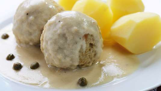 Γιουβαρλάκια Κατσαρόλας με Πατάτες