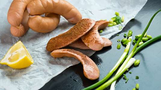 Λεμονάτο Λουκάνικο με Πατάτες