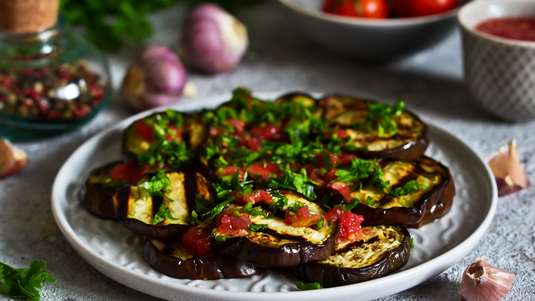 Μελιτζάνες Τηγανητές με Ντομάτα