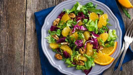 Σαλάτα με Πετιμέζι και Πορτοκάλι