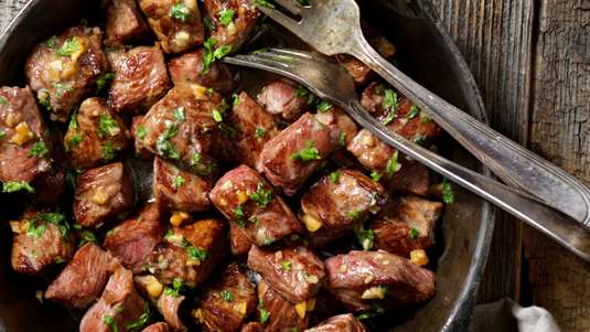 Χοιρινή Τηγανιά με Σάλτσα Τυριού και Μουστάρδα