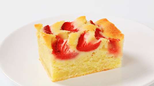 Εύκολα Κεκάκια με Φράουλες