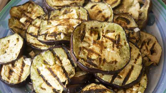 Μελιτζάνες Σκορδάτες με Λαδόξιδο