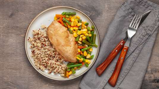 Φουρνιστό Κοτόπουλο με Αρακά και Καλαμπόκι