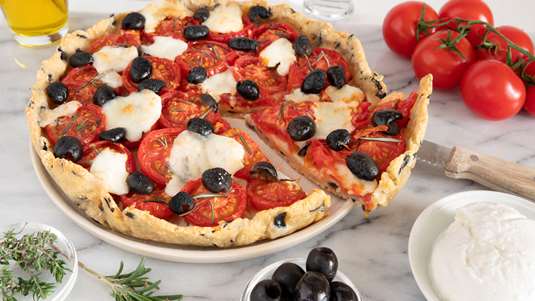 Πίτα µε Λιαστή Ντοµάτα και Ελιές