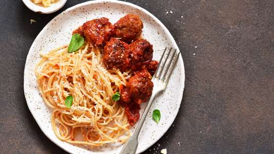 Mακαρόνια με Κεφτεδάκια