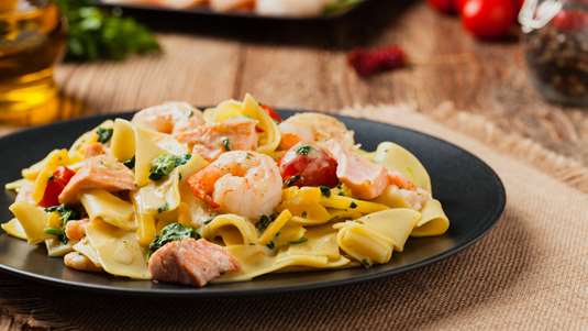 Φιογκάκια με Σολομό