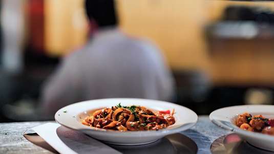 Ζυμαρικά με Κοτόπουλο και Μαυροδάφνη