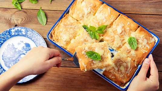 Αφράτη Τυρόπιτα με Αυγά και Γιαούρτι