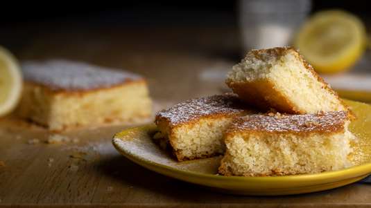 Μικρά Κέικ Λεμονιού με Γιαούρτι
