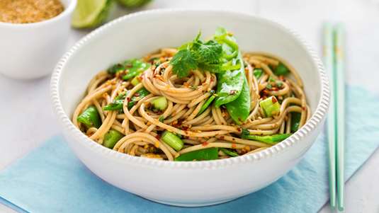 Μακαρόνια με Λαχανικά και Σουσάμι