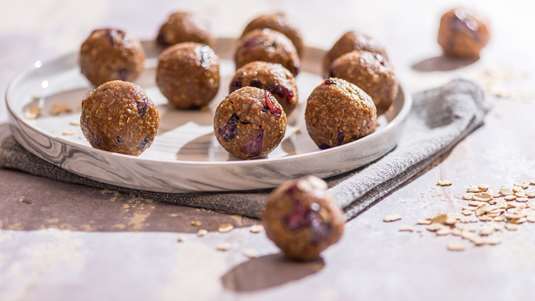 Τρουφάκια με Αποξηραμένα Φρούτα και Μαρμελάδα