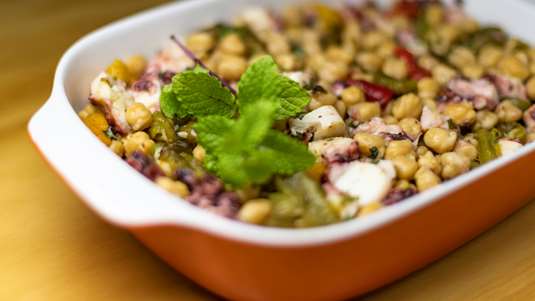 Σαλάτα με Χταπόδι και Ρεβίθια