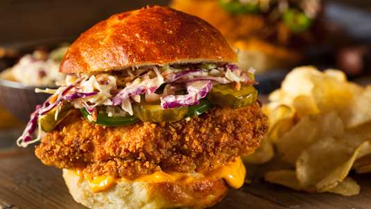 Burger Κοτόπουλου με Coleslaw