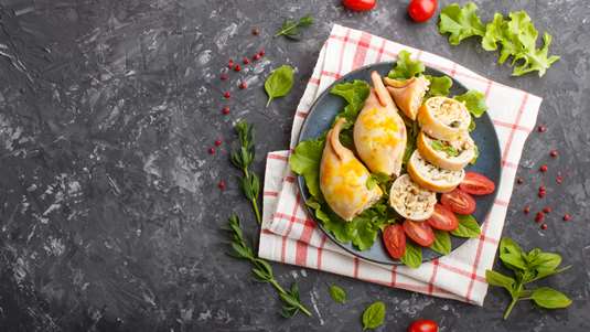 Καλαμάρια Γεμιστά με Σπανακόρυζο