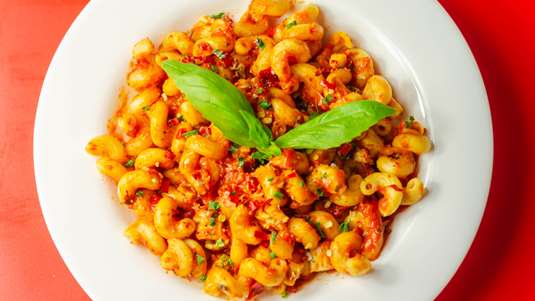 Ζυμαρικά με Πεντανόστιμο Κοτόπουλο