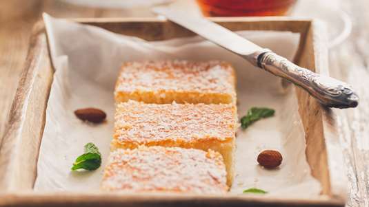 Χαλβάς με Μέλι, Αμύγδαλα και Σταφίδες