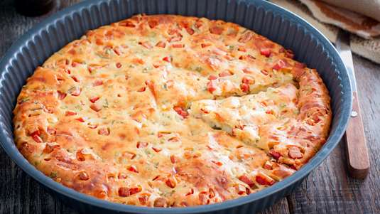 Τάρτα με Φέτα και Λουκάνικο