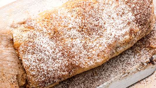 Στρούντελ με Δαμάσκηνα