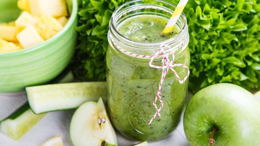 Smoothie με Λάχανο, Ανανά και Μήλο