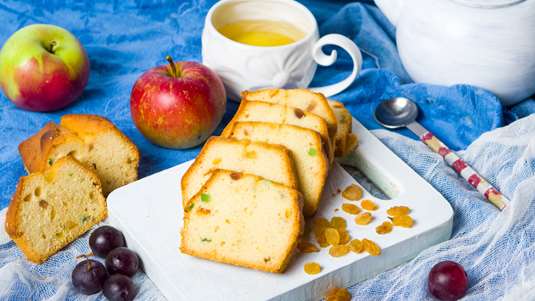 Ανάποδο Κέικ με Καραμελωμένα Σταφύλια και Μήλα