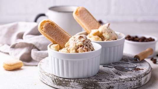 Παγωτό με Σαβαγιάρ ή Μπισκότα