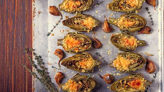 Αγκινάρες με Κιμά στο Φούρνο