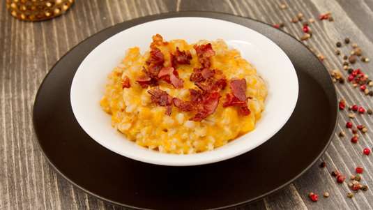 Kριθαρότο με κολοκύθα και μπέικον, αρωματισμένο με φασκόμηλο