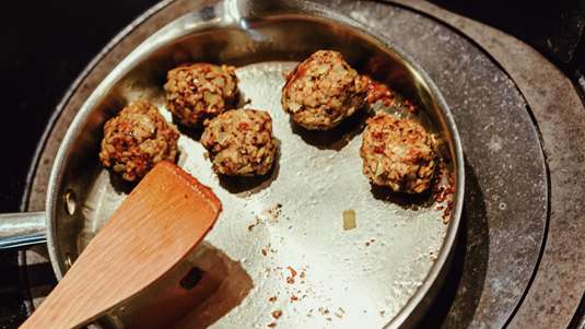 Ταραμοκεφτέδες με Σπανάκι και Ντομάτα