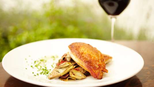 Κοτόπουλο σε Φύλλο με Αγκινάρες και Κολοκυθάκια