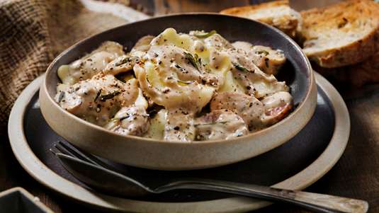 Μακαρονάδα με Μανιτάρια και Λουκάνικα