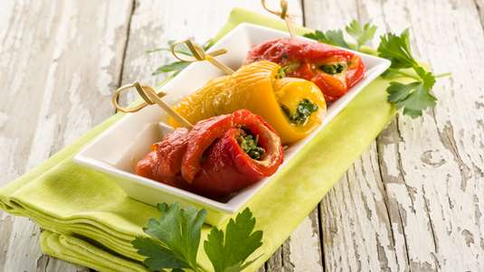 Ρολάκια Πιπεριάς με Λουκάνικο