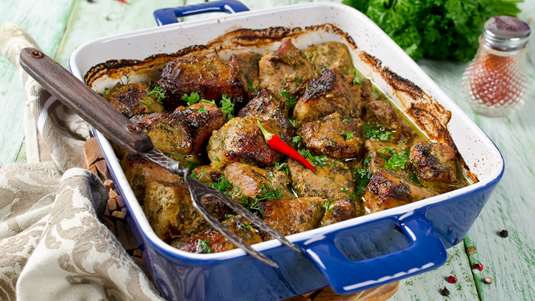 Κατσικάκι στη Γάστρα