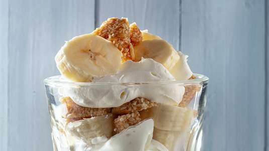 Γλυκό με Παστέλι, Μπισκότα και Μπανάνες