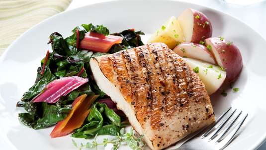 Μπακαλιάρος με Άγρια Χόρτα