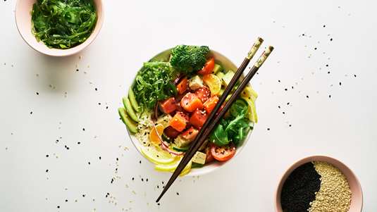 Poké με Τόνο ή Σολομό