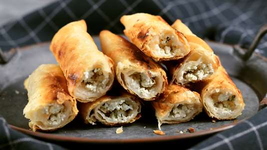 Tηγανητά Μπουρεκάκια με Φέτα